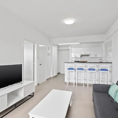 Modern Seafront With Marina Views Appartement