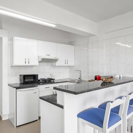 Appartement Modern Seafront With Marina Views Larnaca