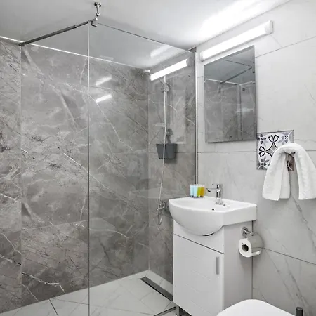Appartement Modern Seafront With Marina Views *